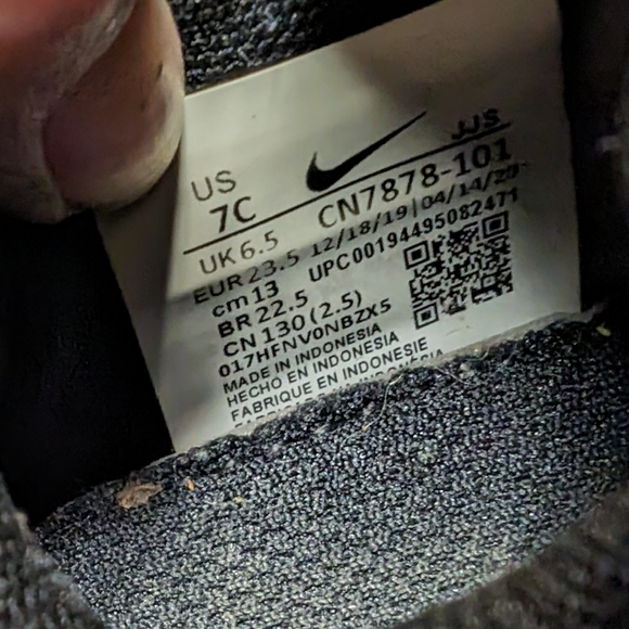 Nike - Picture 2 of 4